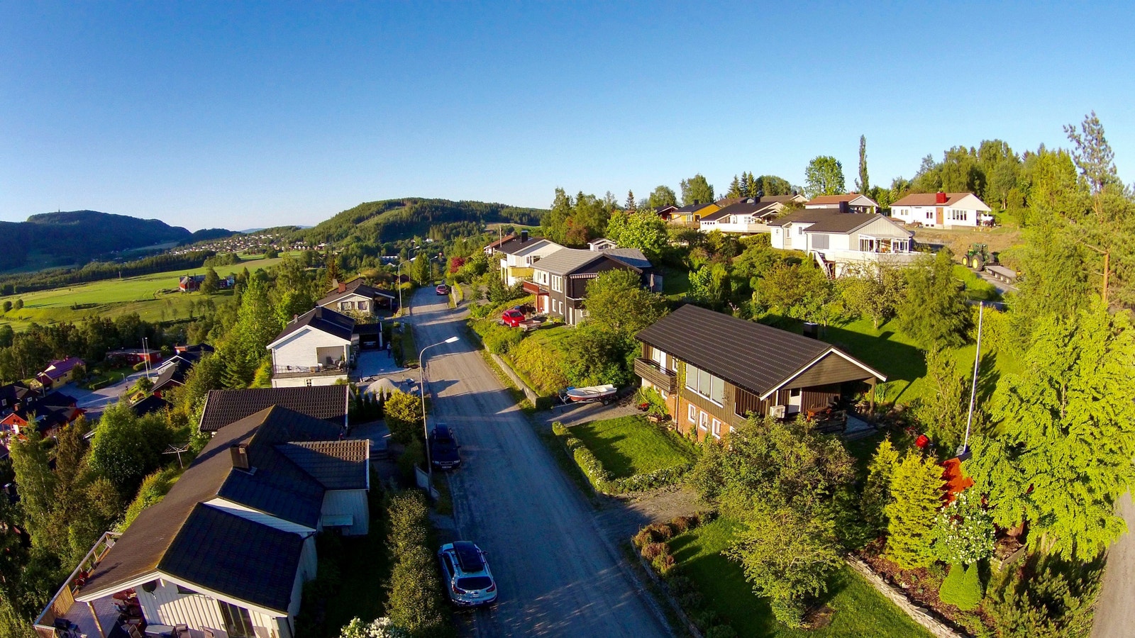 Utsikt mot nord-øst og Byafossen, rett opp fra krysset Einervegen - Trøavegen i nerkant av tomta Galleribilde