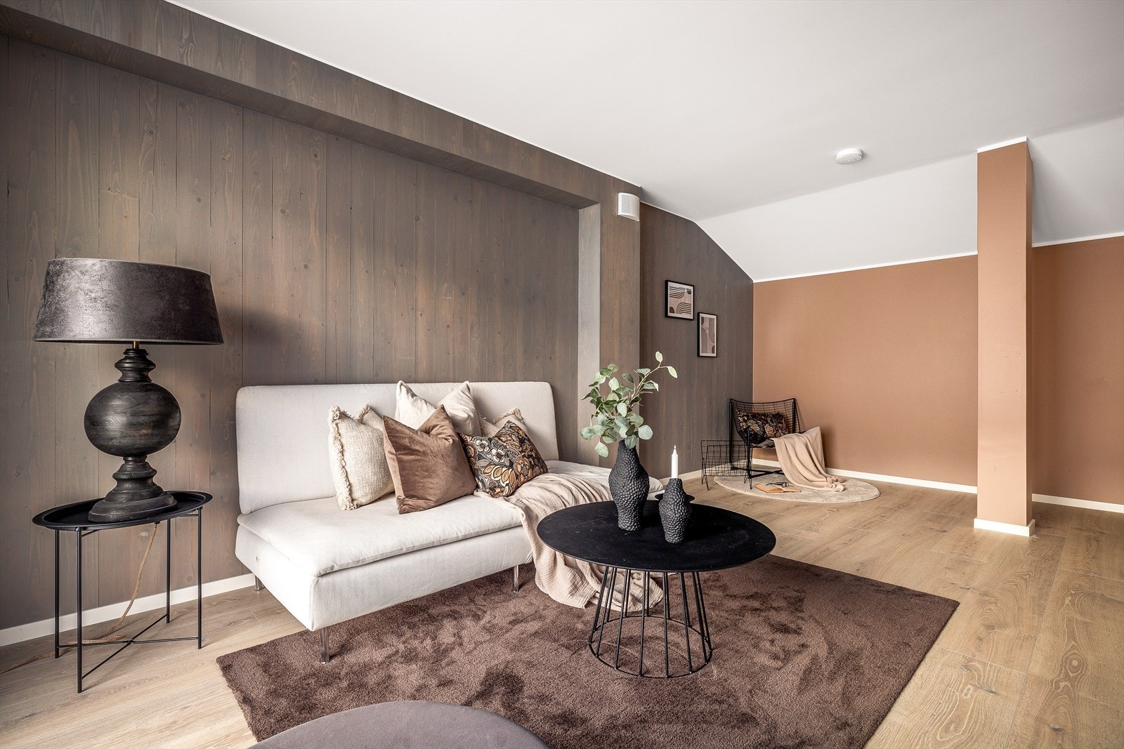 Fra gang er det trapp opp til koselig hems i 3.etg. på 24 kvm Galleribilde