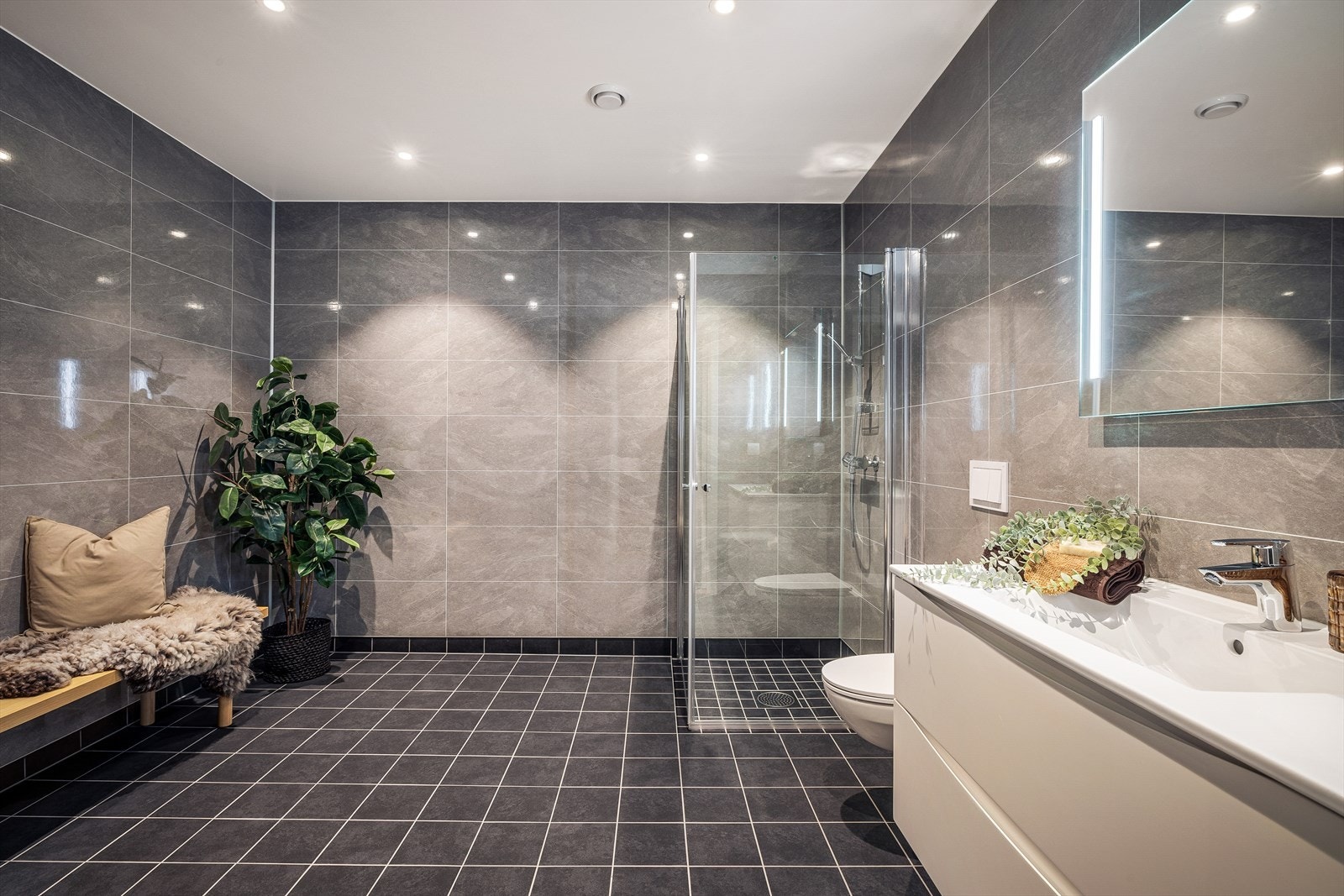 Fra gang er det også tilkomst til bad/vaskerom Galleribilde