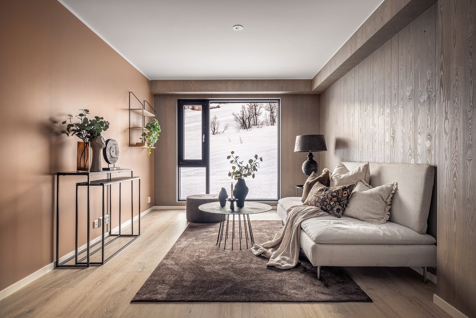 Stuen har god boltreplass og flere innredningsmuligheter Galleribilde