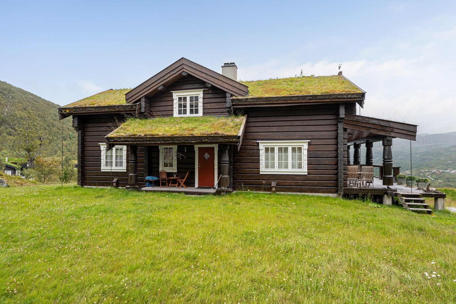 Stor hage med boltreplass Galleribilde