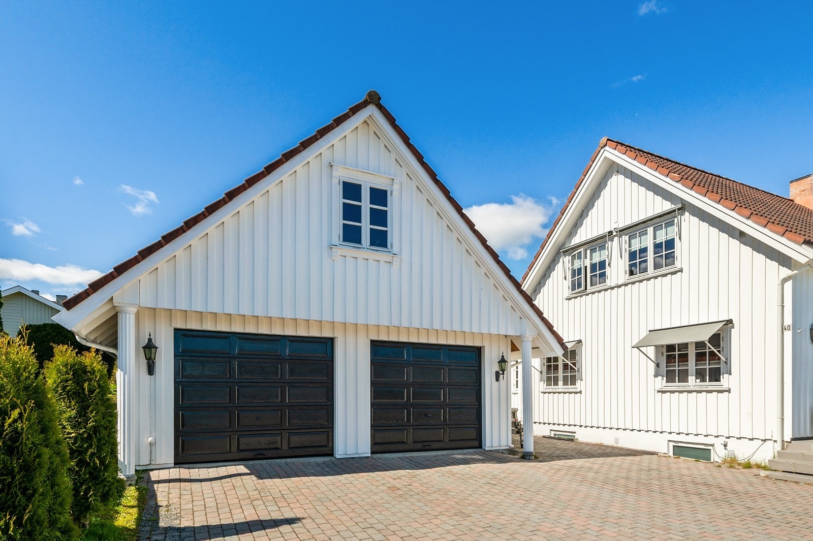 Garasje med plass til to biler. Galleribilde