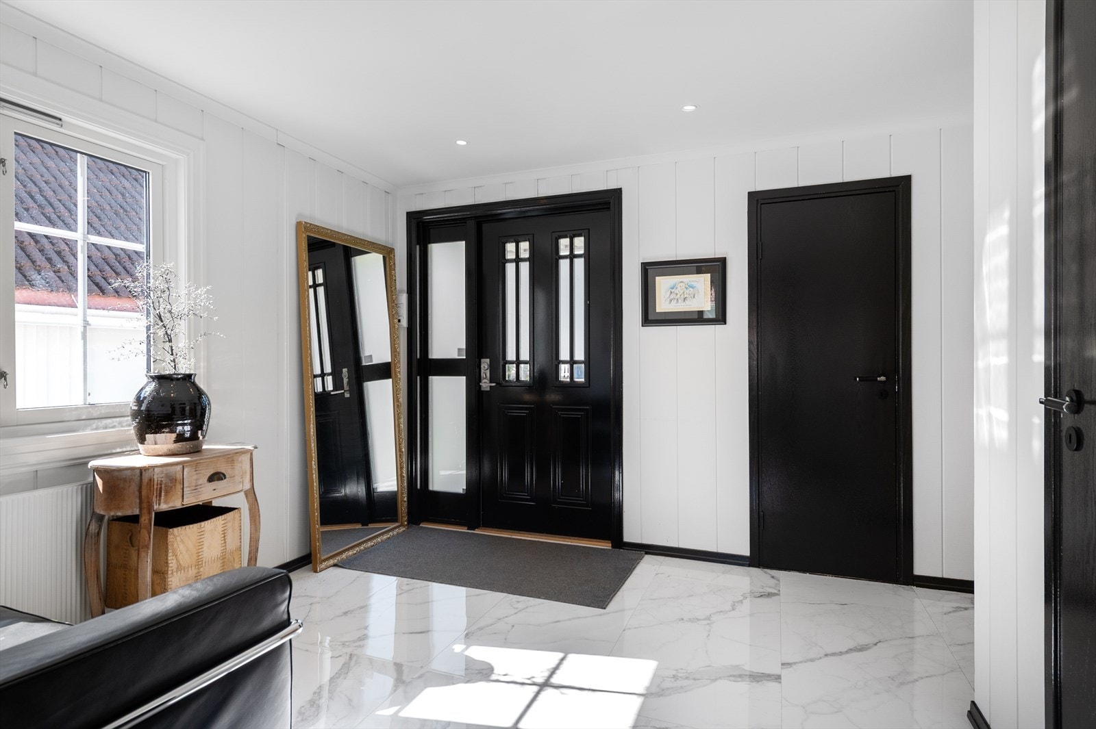 Gang med adkomst til toalett. Galleribilde