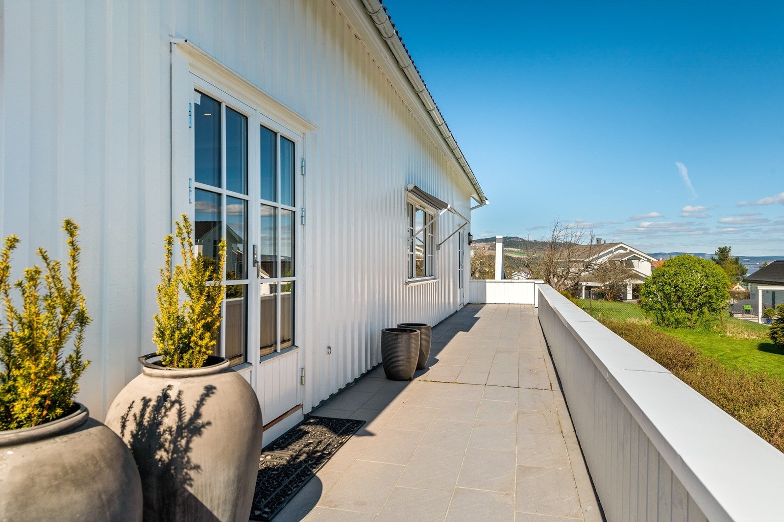 Terrasse med gode solforhold. Galleribilde