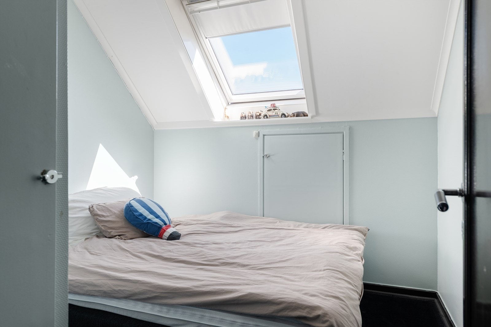 Soverom IV med takvindu. Galleribilde