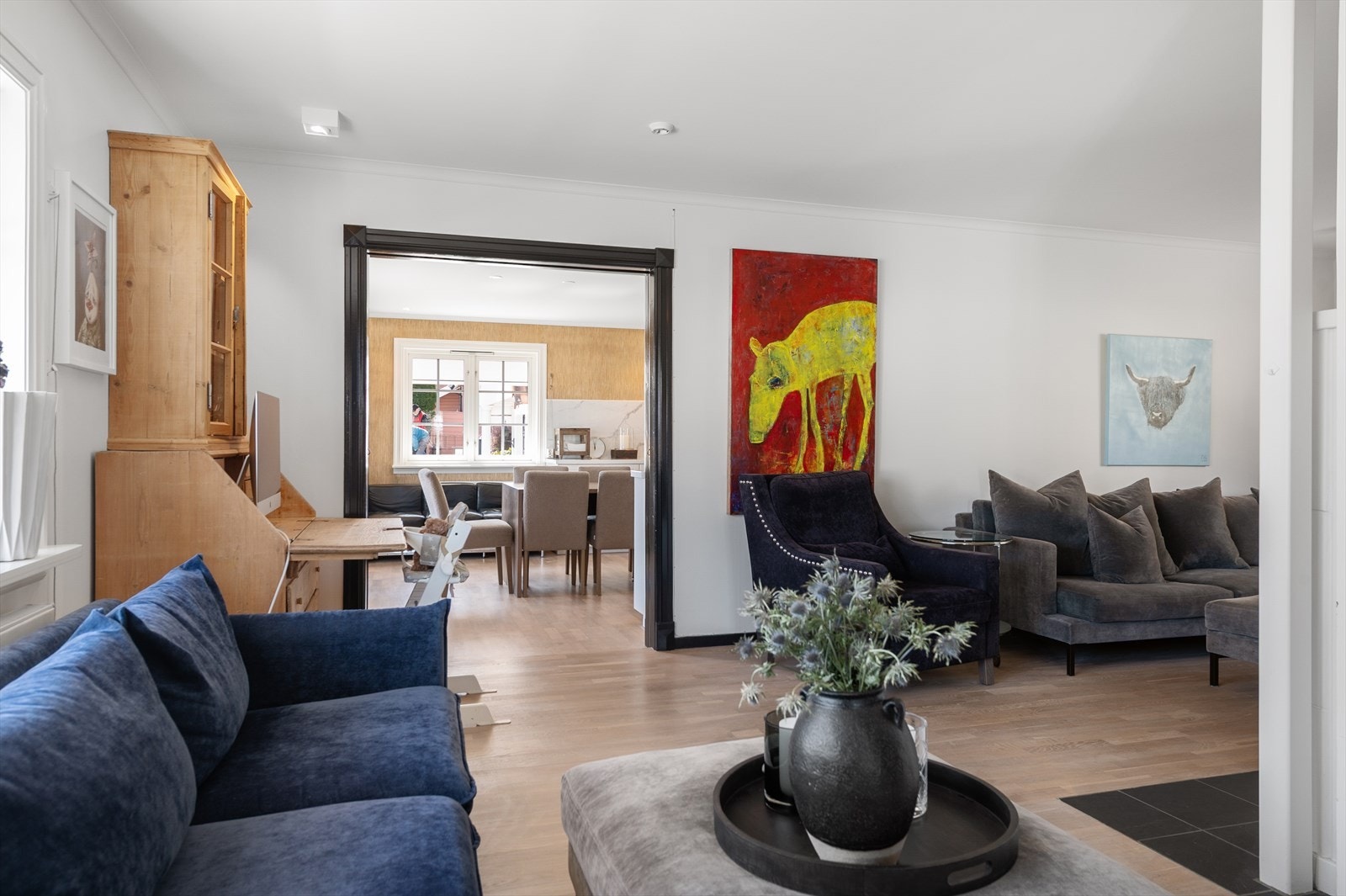 Åpen løsning mot kjøkken. Galleribilde