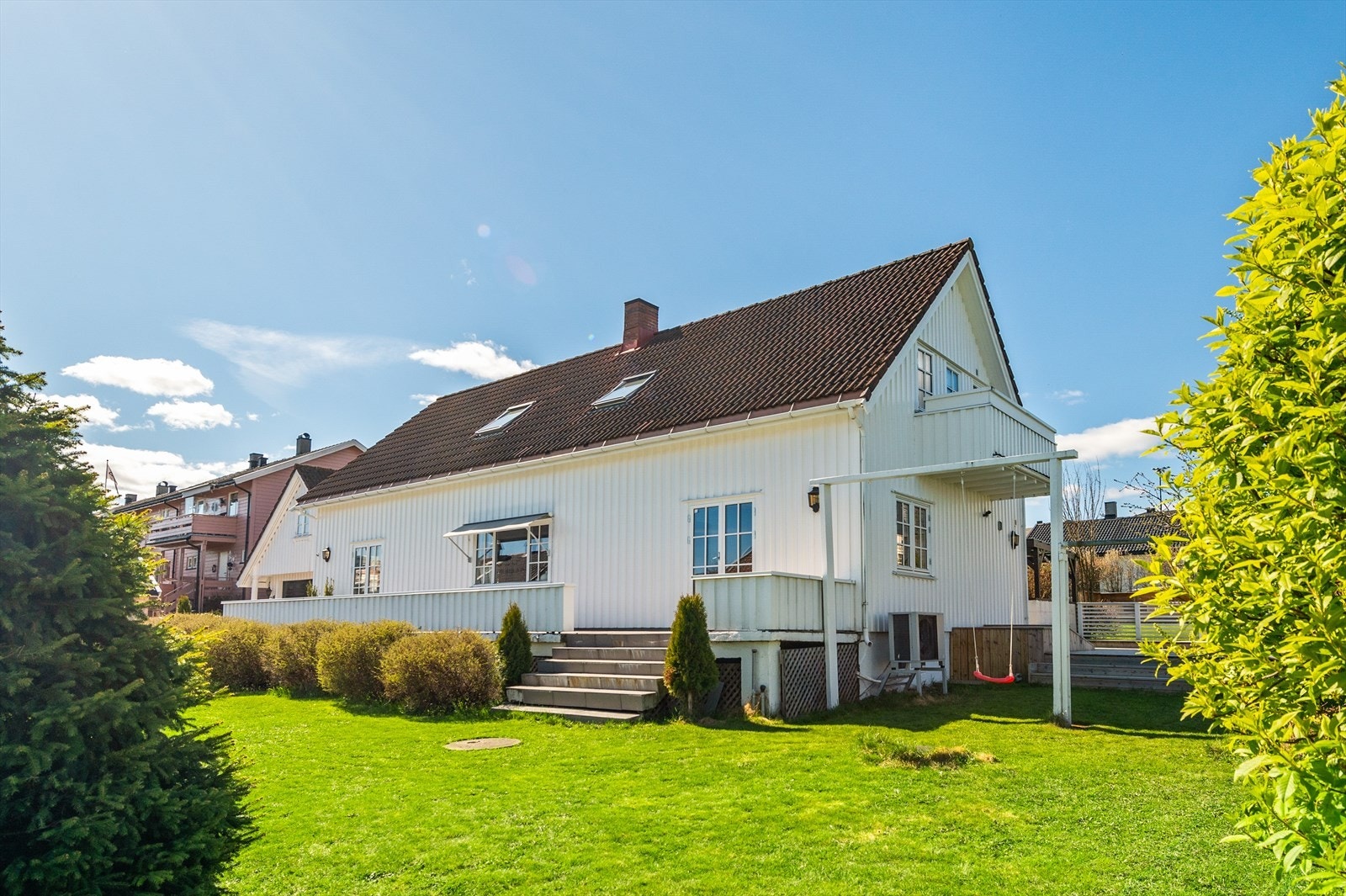 Terrasse med enkel tilgang til hage. Galleribilde
