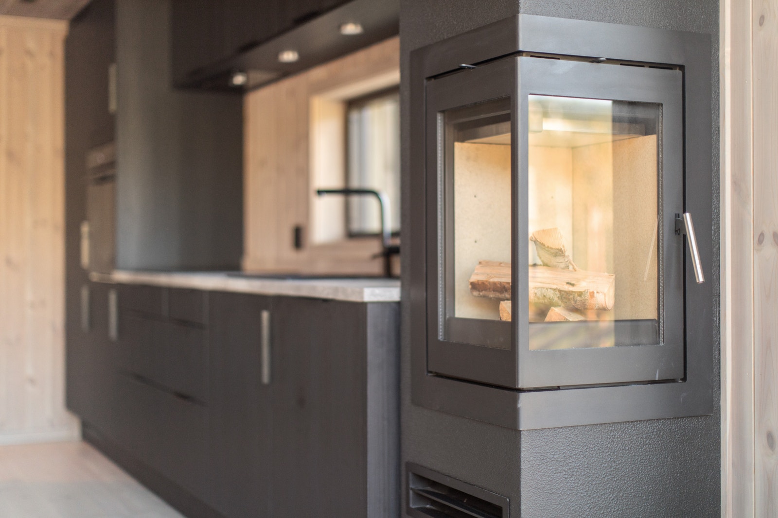 Peis fra Meteor er et mulig tilvalg. Standard levering er en moderne Sargas 1 - peisovn. Galleribilde