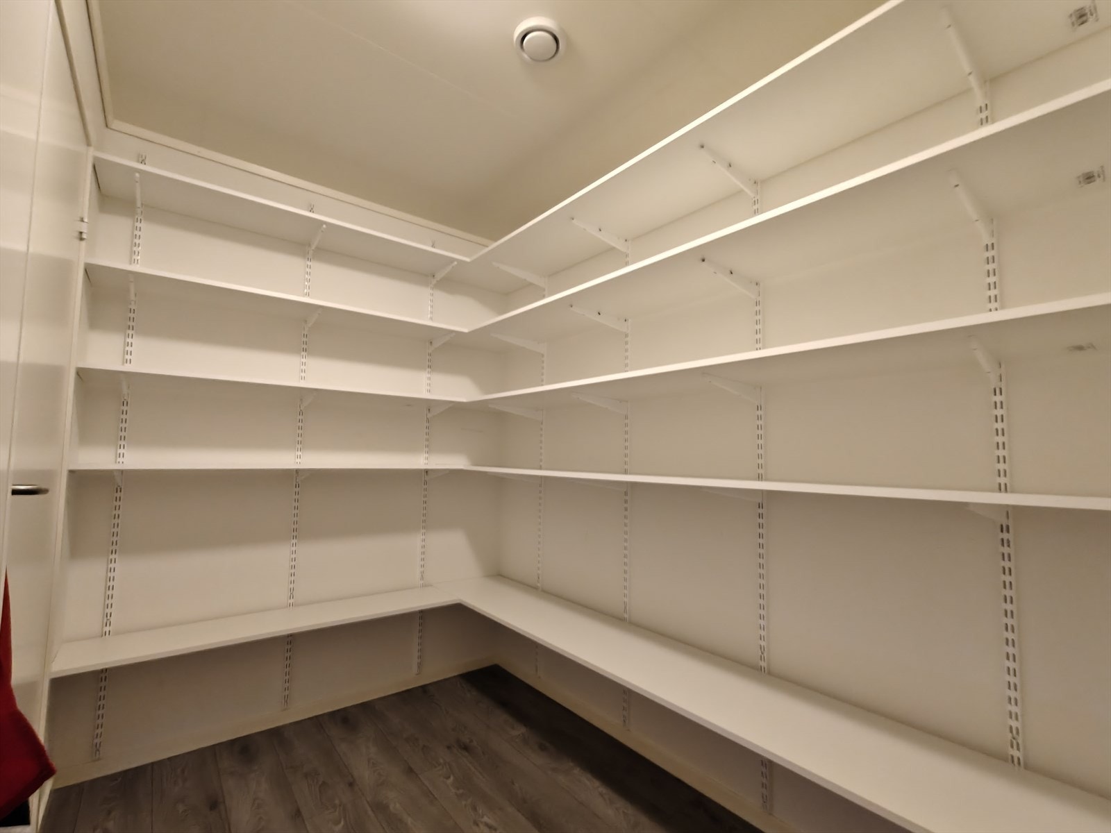 Bod med meget praktisk innredning. Galleribilde