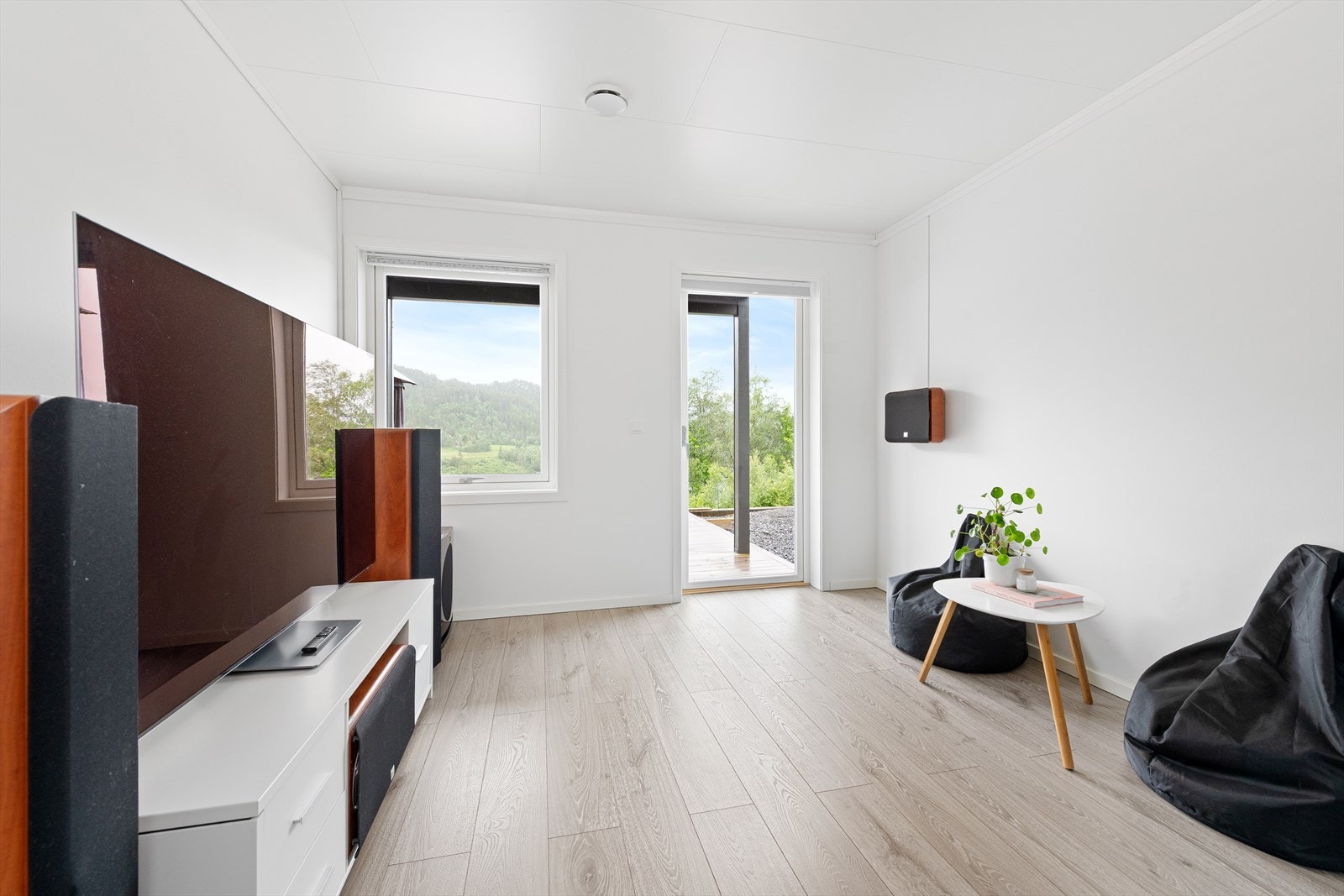 Boligen har tre romslige soverom. Det ene soverommet har av dagens eier blitt brukt som tv-stue. Galleribilde