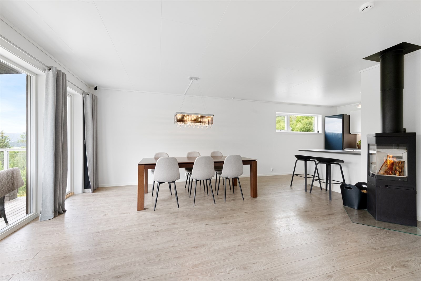 Spisebordet medfølger i handelen. Galleribilde