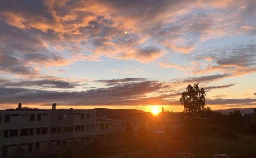 Selgers eget bilde, solnedgang midtsommers ca klokken 2330. Galleribilde