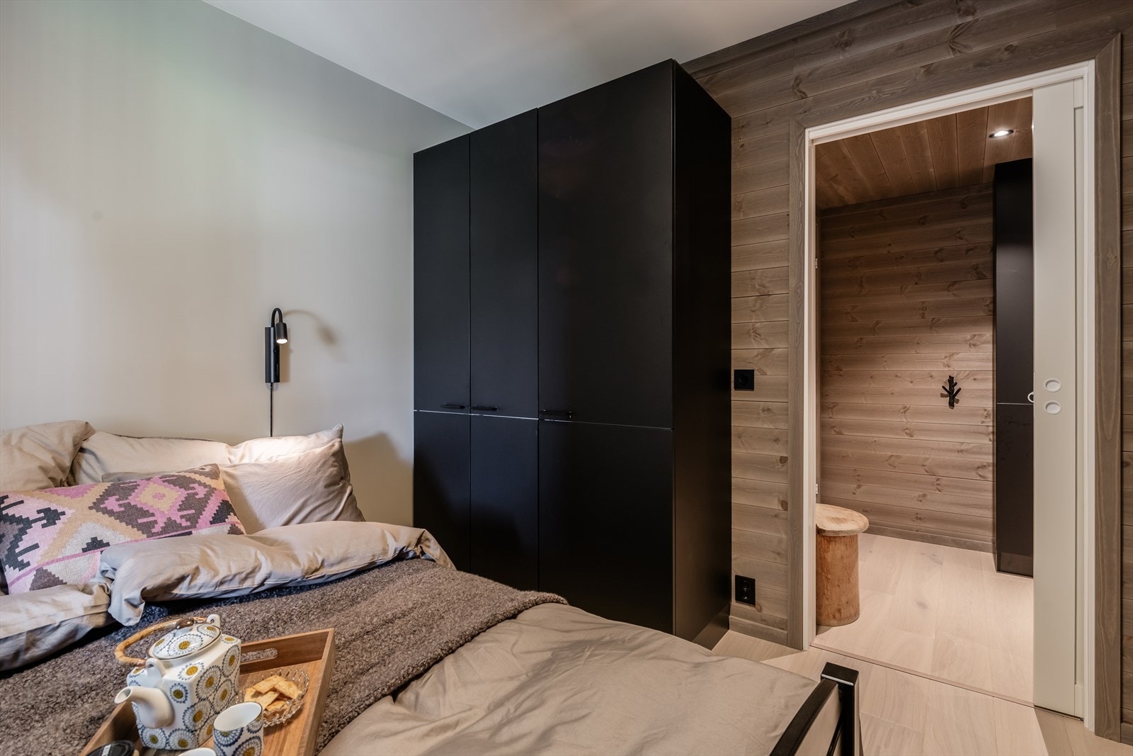 Garderobeløsning på soverom. Galleribilde