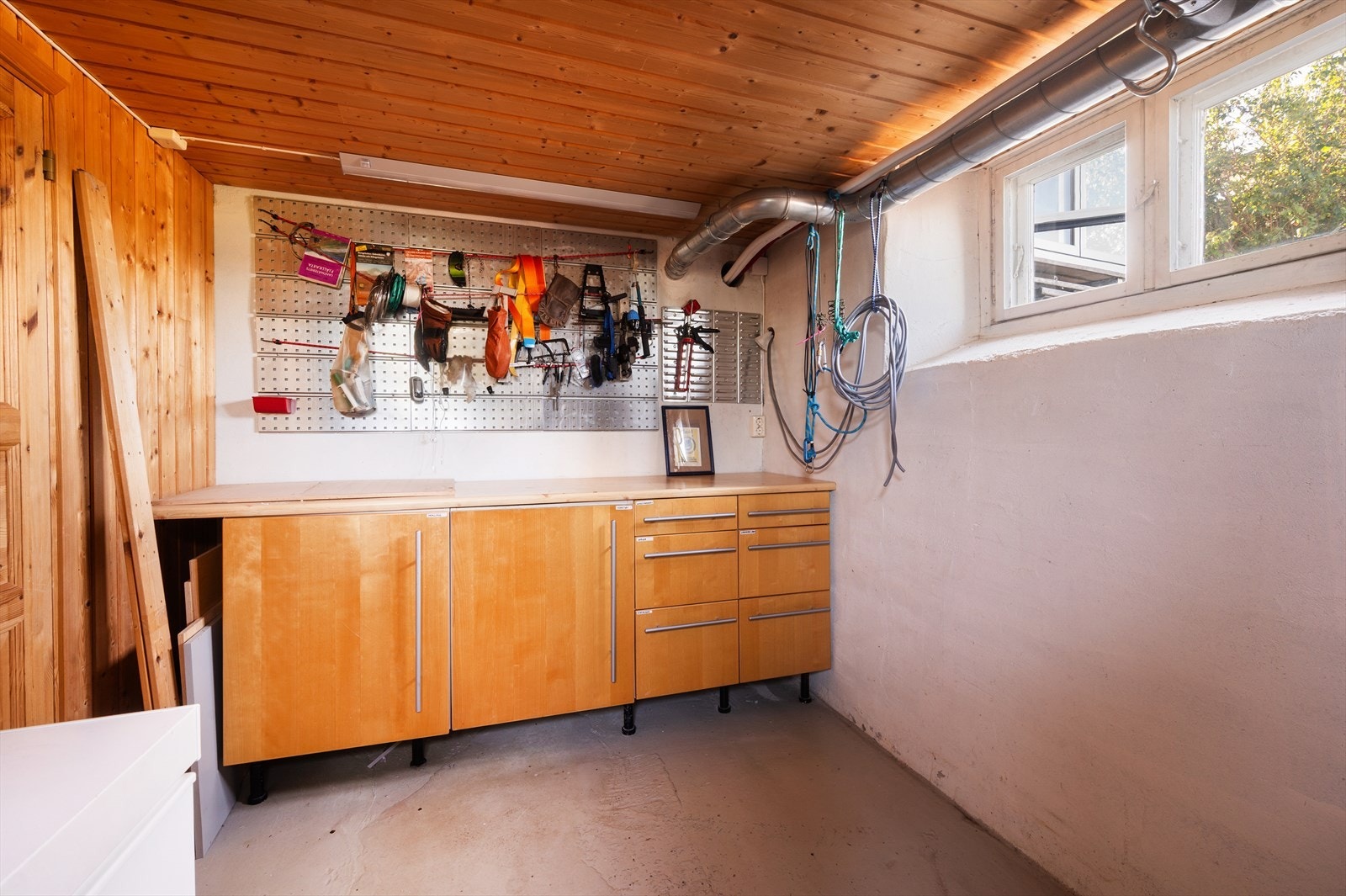 Kjellerbod som brukes som verksted. Galleribilde