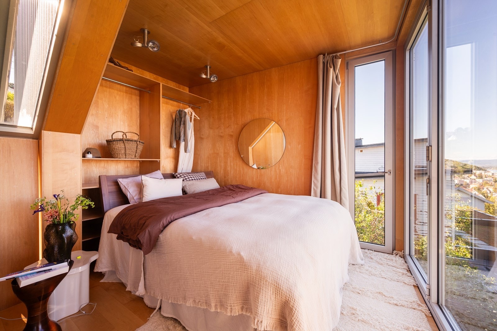 Stort hovedsoverom med fantastisk utsikt. Galleribilde