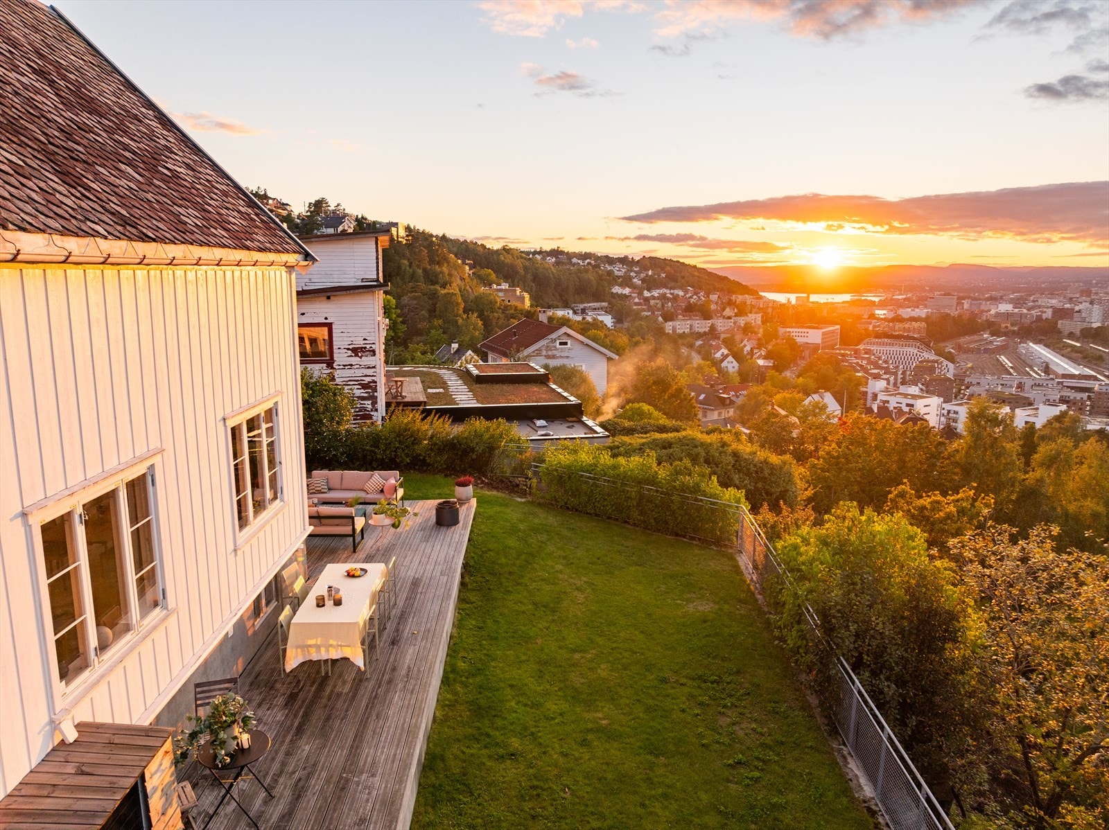 Området er svært attraktivt for både familier og aktive mennesker som ønsker et barnevennlig bosted med kort vei til både friluftsopplevelser og byliv. Galleribilde