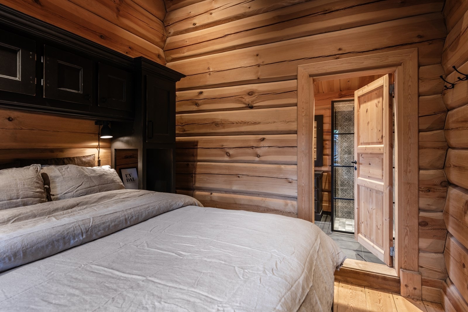 Soverom 1 med videre adkomst til bad 2 Galleribilde