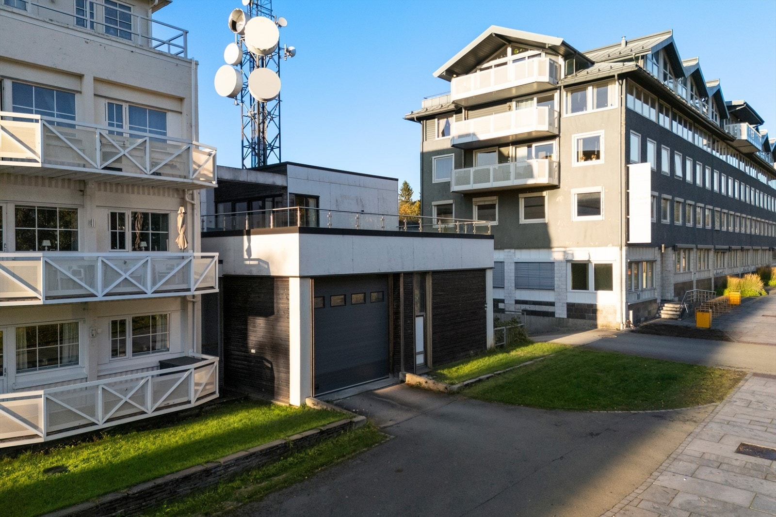 Området rundt boligene er trivelig og har de senere år fått seg et skikkelig løft. Her nevnes blant annet Helgelandsparken - til glede for store og små. Galleribilde