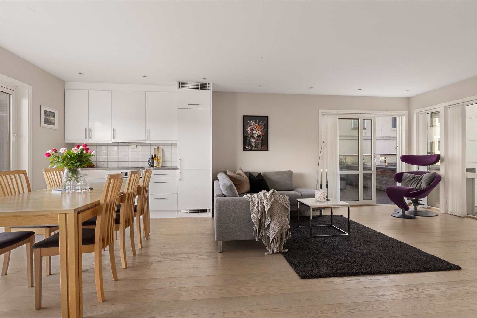 Eiendomsmegler MNEF Kristine Langfjell har glede av å presentere Kaialundveien 12 - en moderne leilighet tilpasset et bynært liv. Galleribilde