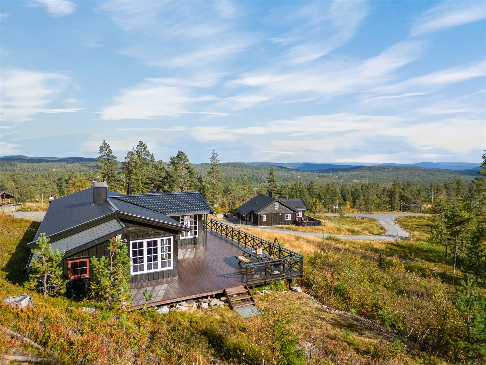 Lekker, renovert hytte, med storslått utsikt og lang solgang! Galleribilde