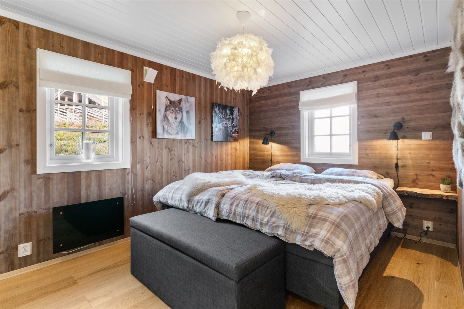 Hytta har totalt tre soverom, alle med god størrelse og fleksible møbleringsmuligheter. Galleribilde