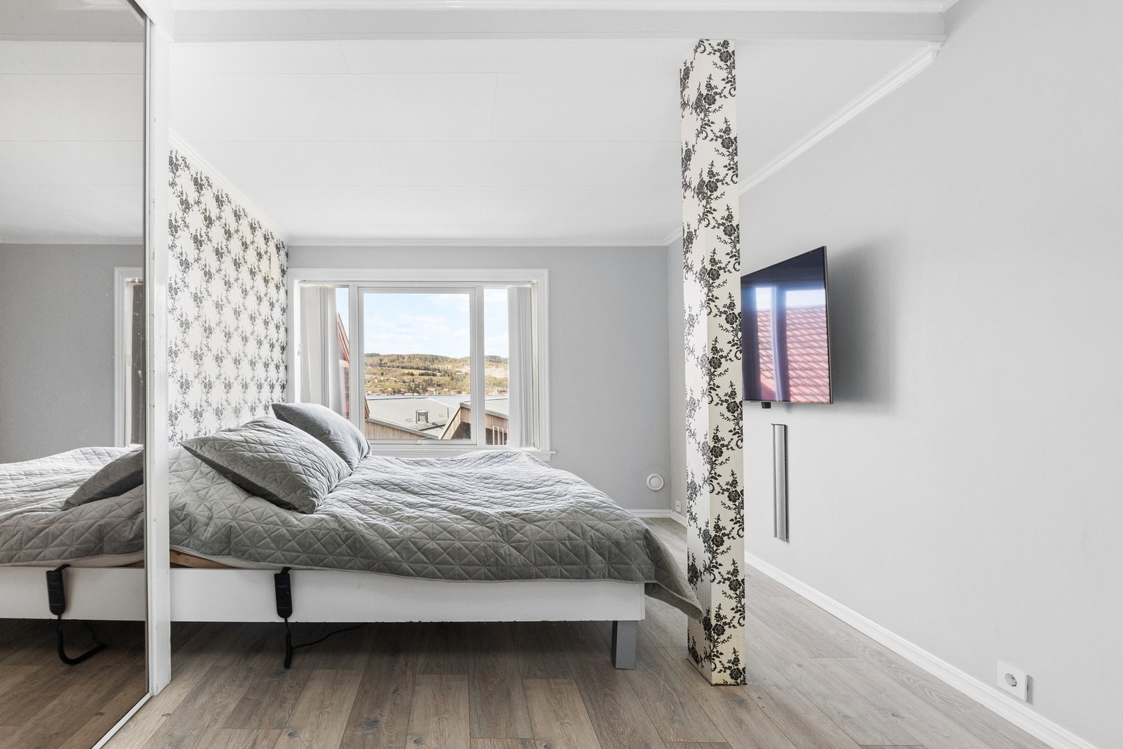 Et innbydende soverom hvor du kan våkne til utsikt over nærområdet. Galleribilde