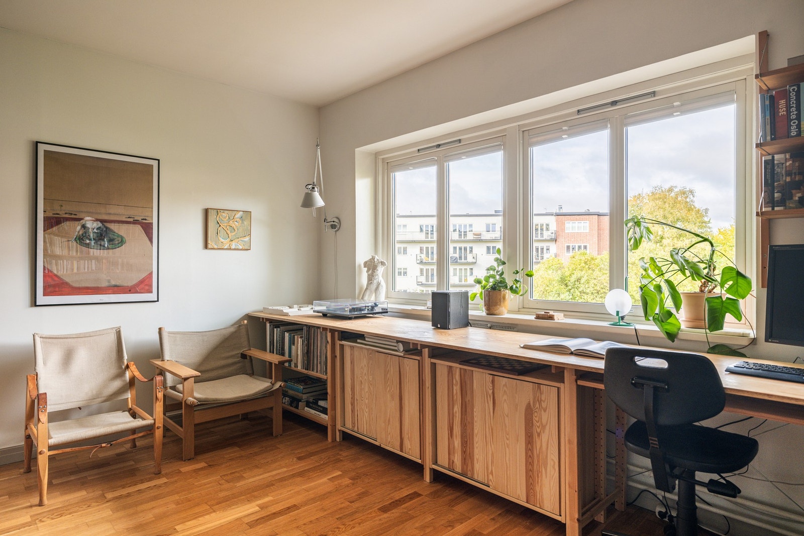 Det er plass til å innrede med sofagruppe. Galleribilde