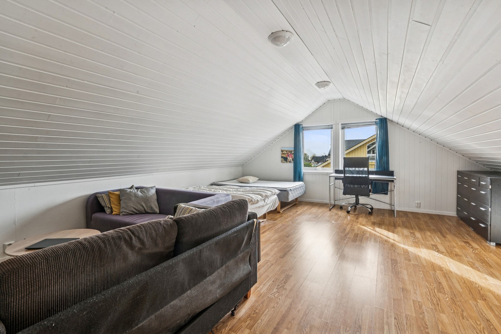 Loftstue. Galleribilde