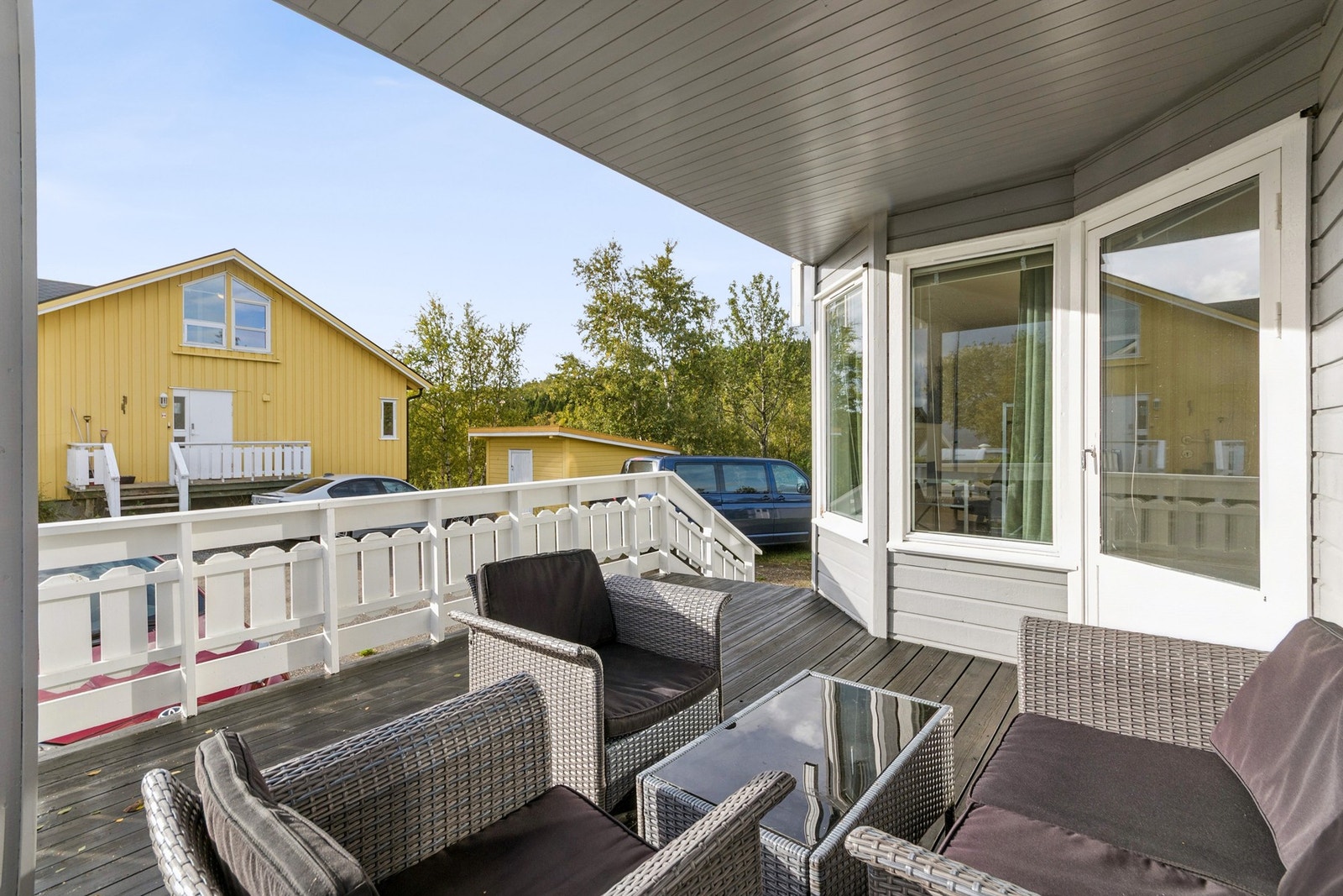 Herfra er det også nedgang til en romslig hage. Galleribilde