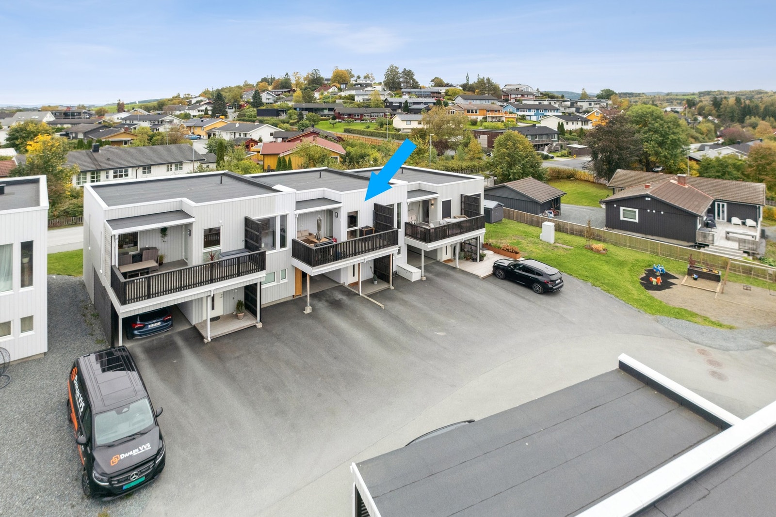 Rekkehusbolig fint beliggende på Kvilstad med svært god standard. Galleribilde