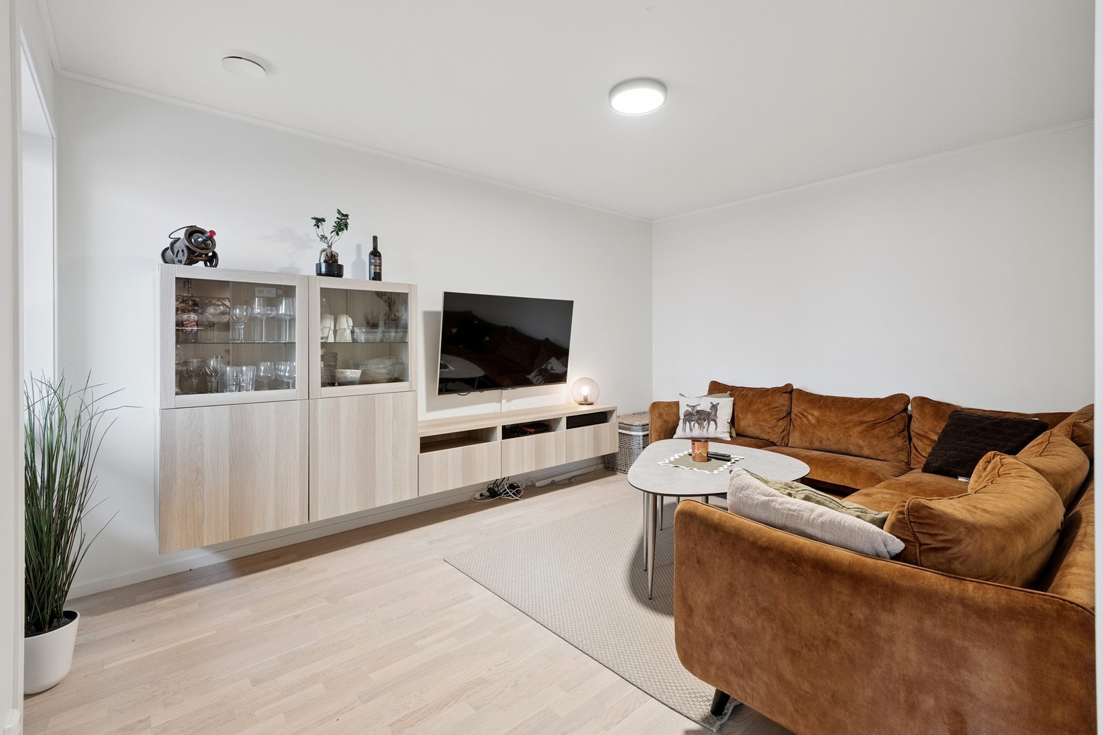 Boligen har en hyggelig tv-stue på 15 m2. Kan benyttes/endres til et fjerde soverom Galleribilde