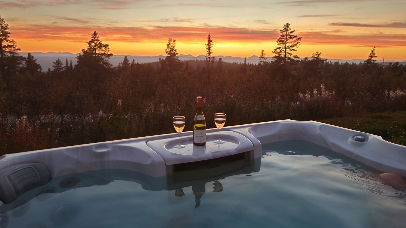 Stemningsbilde fra jacuzzien (Selgers private bilde). Galleribilde