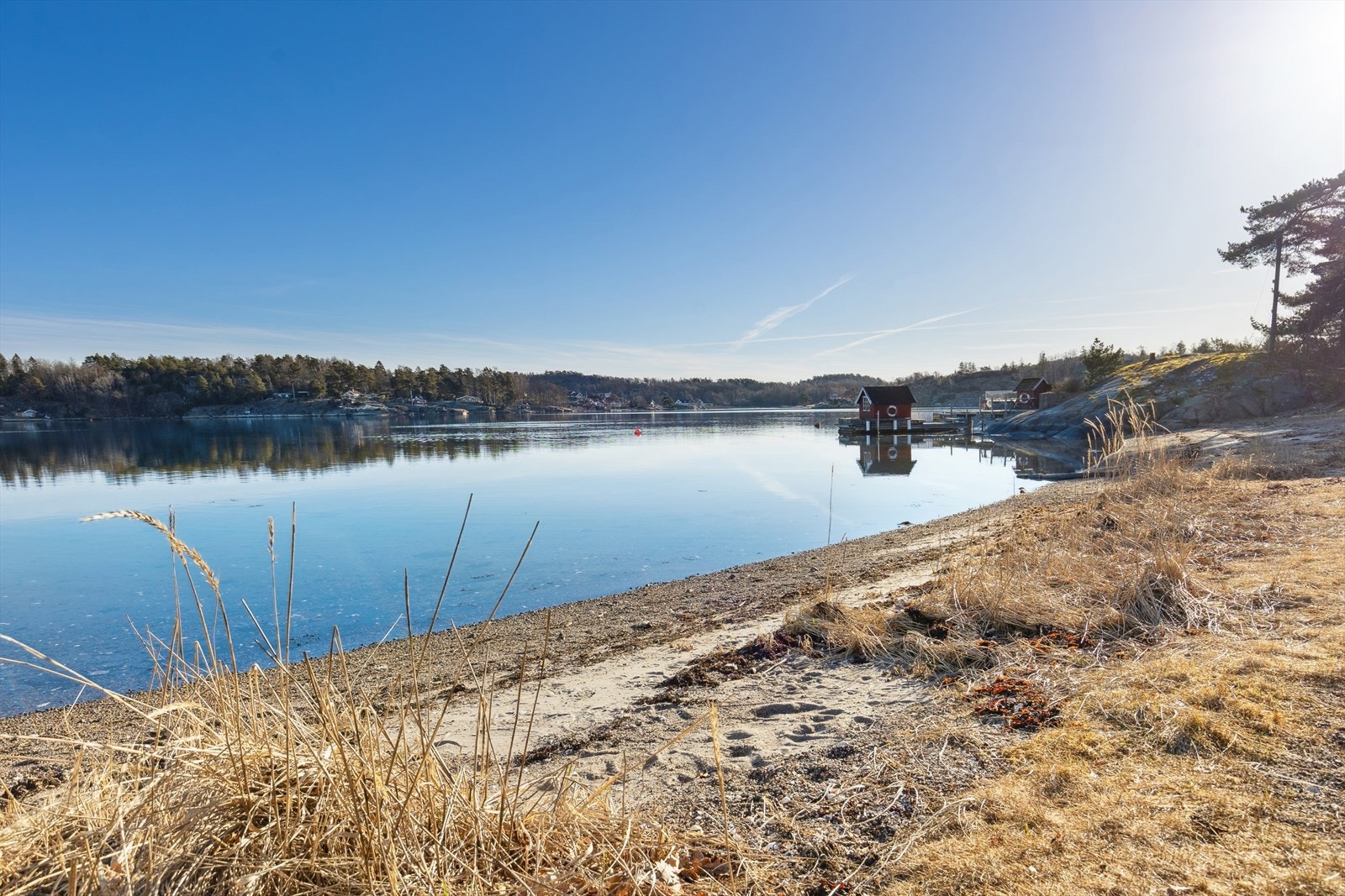 Uansett tusleavstand til sjøen, ca. 250 meter fra tomten. Galleribilde