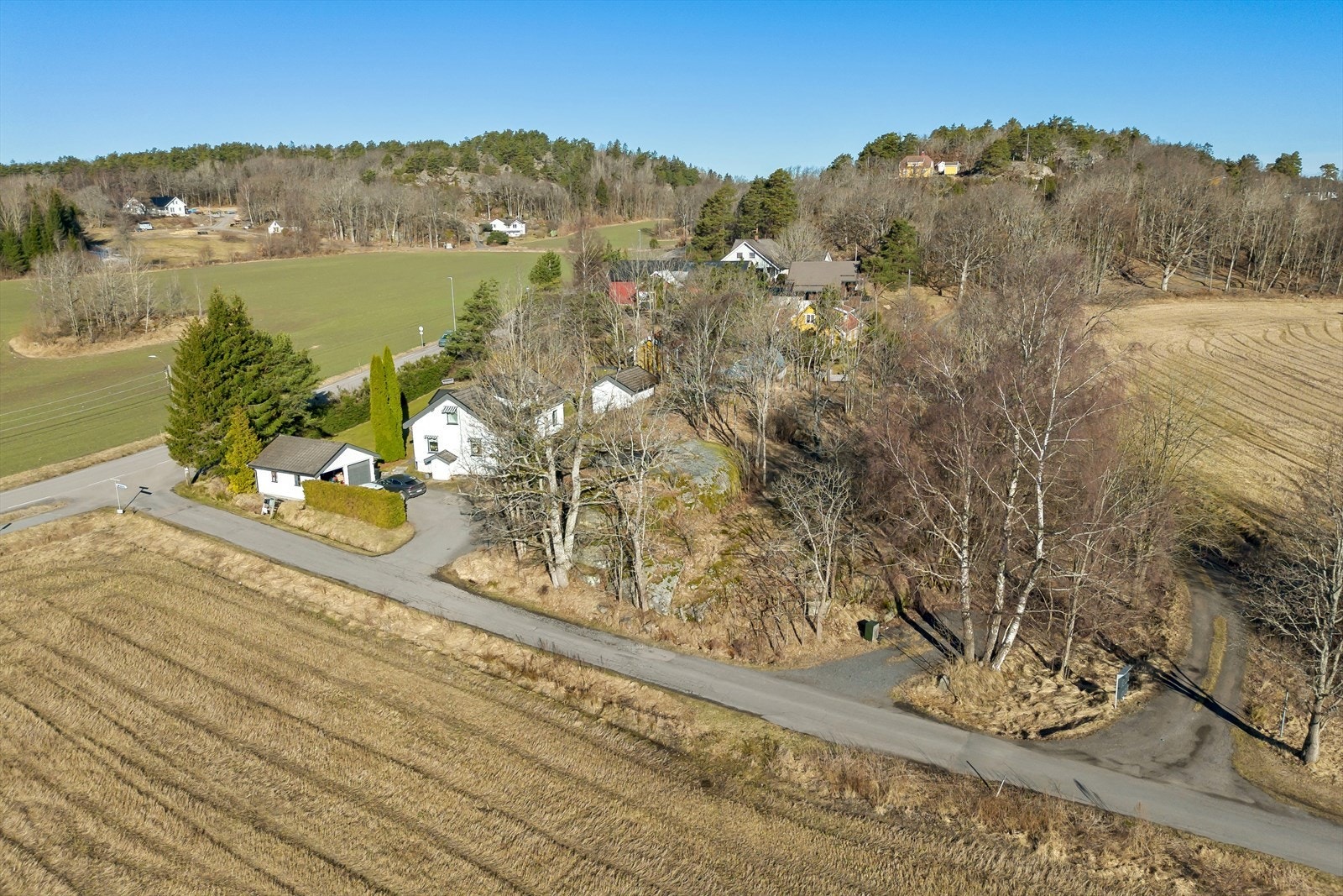 Beliggende i LNF-område med flott natur rundt seg. Galleribilde
