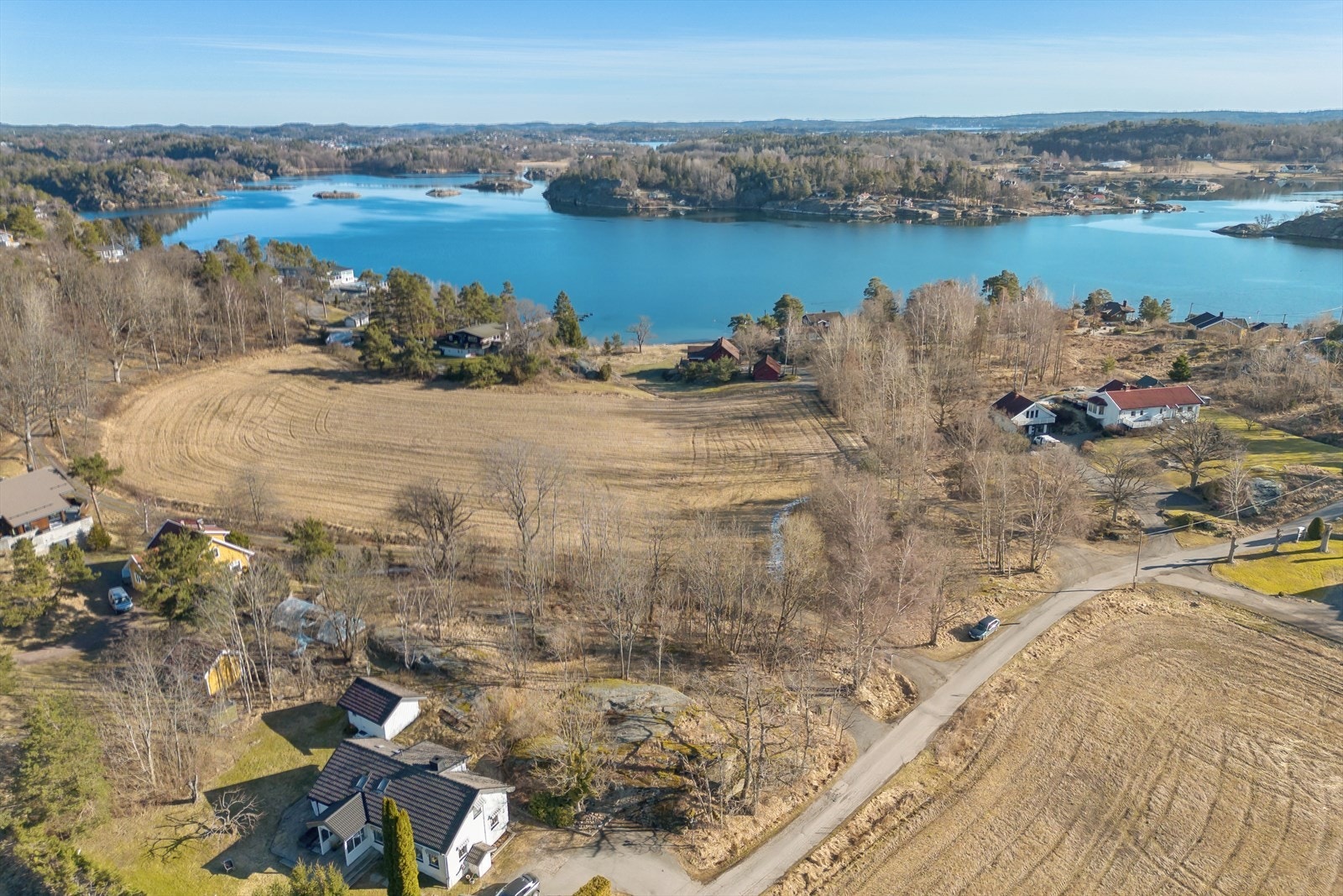 Flott beliggende tomt i nærheten av sjøen! Galleribilde