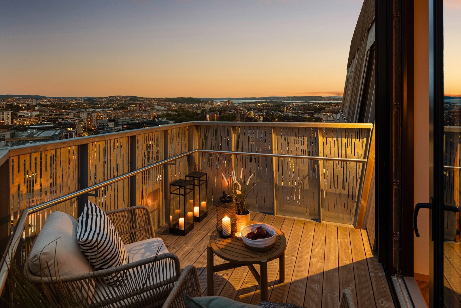 Stor, flott balkong med god plass til utemøbler. Galleribilde