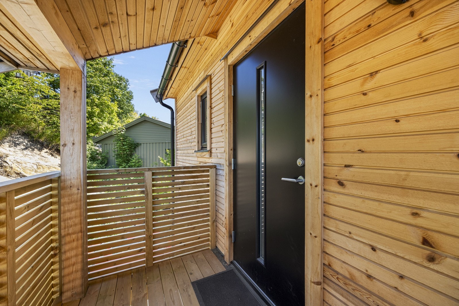 Velkommen til Stenklevveien 3F- praktisk og lettstelt selveierleilighet beliggende i 2 etasje av nyere oppført firemannsbolig Galleribilde