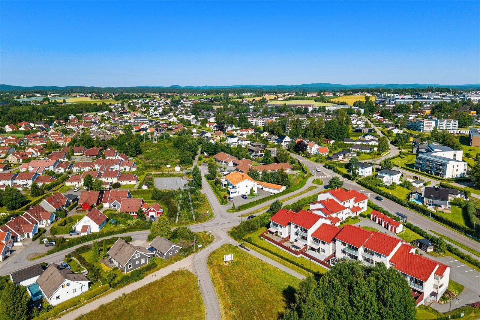 Boligen sokner til Krokemoa barneskole, og Sandefjord videregående skole ligger like ved. Galleribilde
