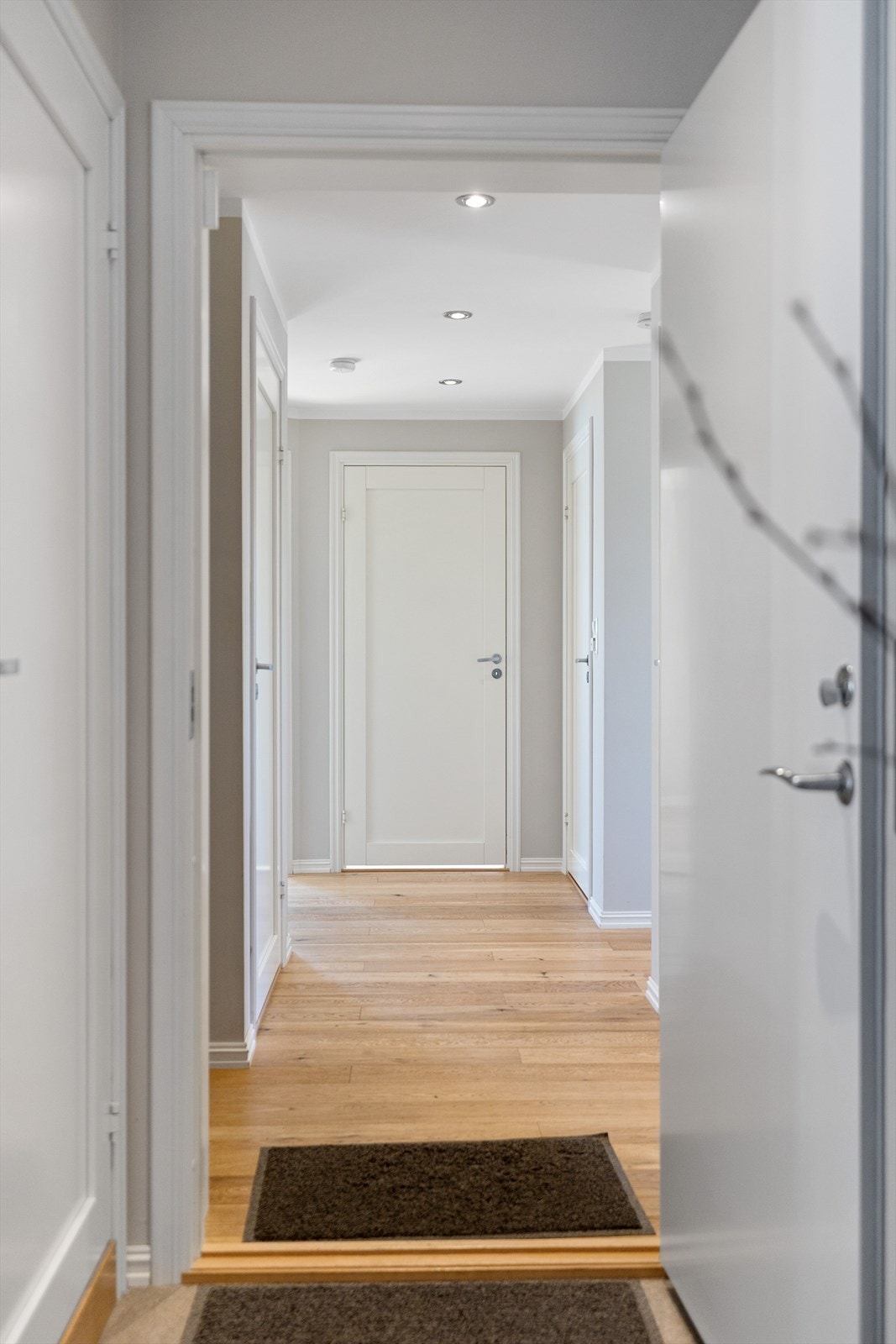 Gangen gir et umiddelbart godt førsteinntrykk med sin lyse og innbydende atmosfære. Galleribilde