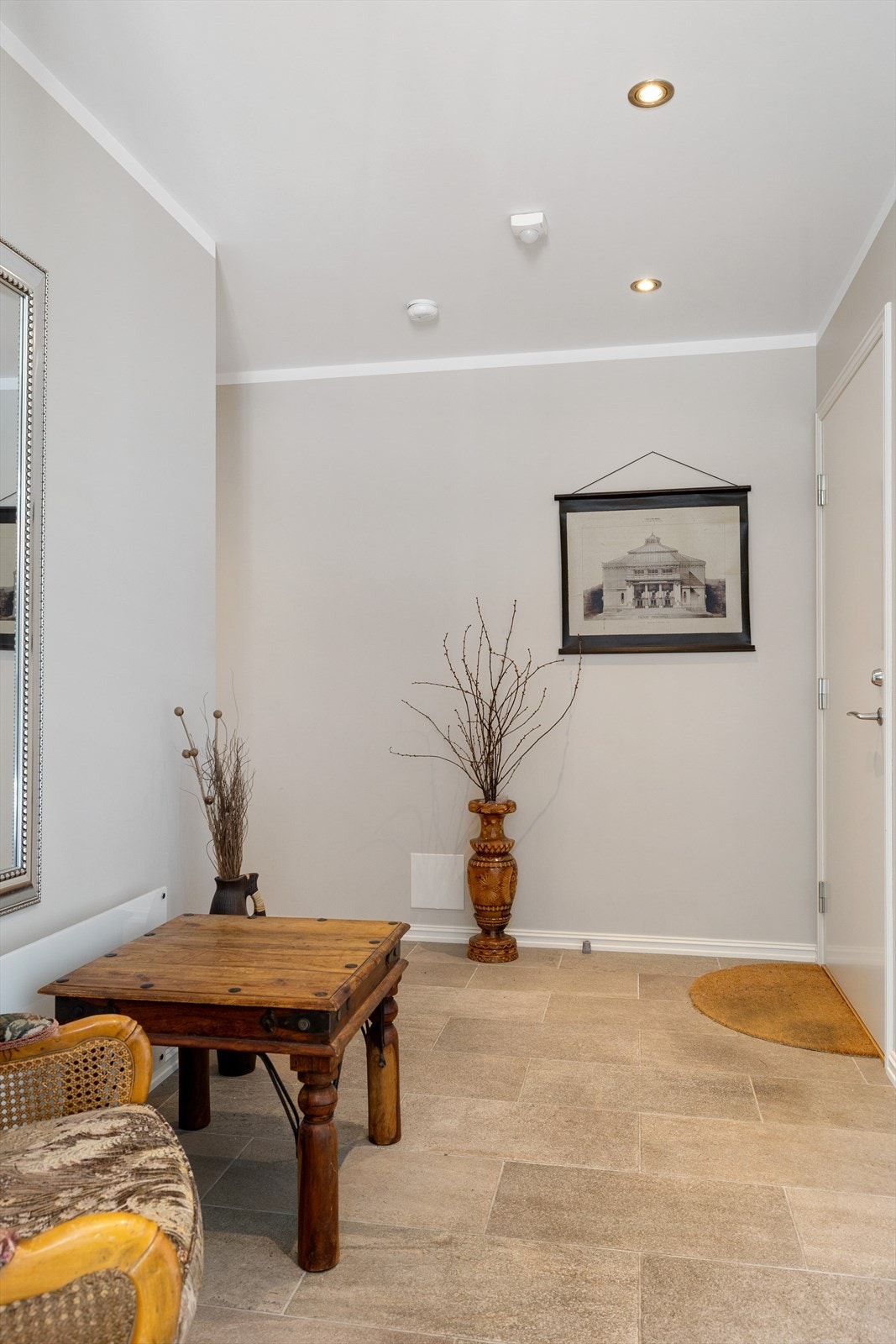 Fellesgangen fremstår som en hyggelig og pent opparbeidet adkomst. Den er smakfullt innredet og gir et godt førsteinntrykk. Galleribilde