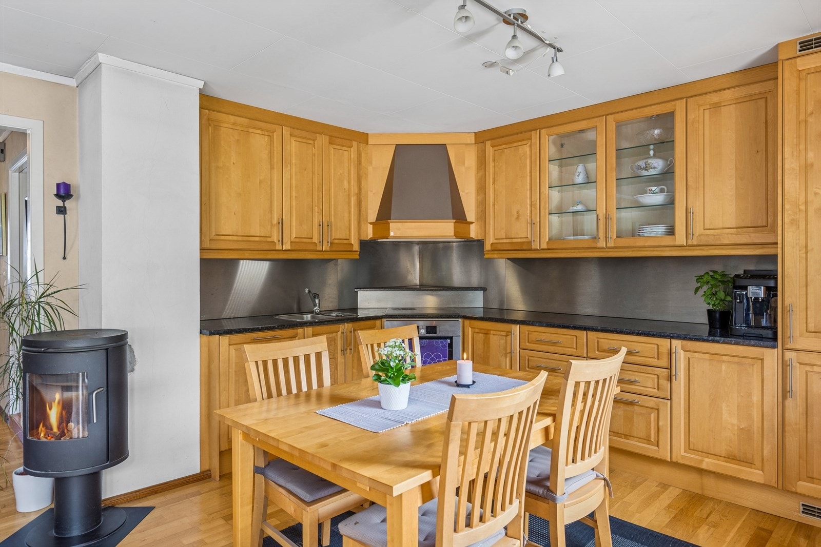 Flott heltre Mias kjøkken Galleribilde