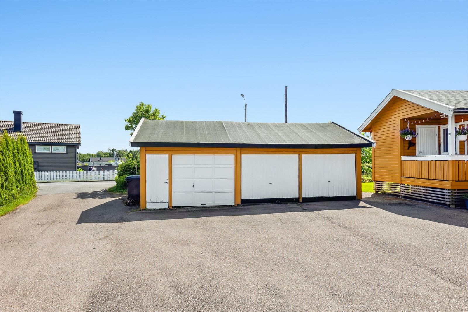 Garasje i felles rekke. Galleribilde