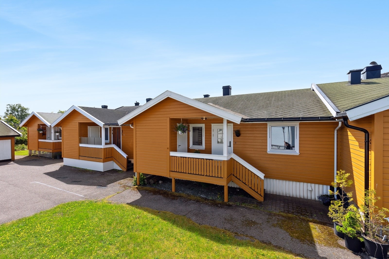 Overbygget og hyggelig inngangsparti. Galleribilde