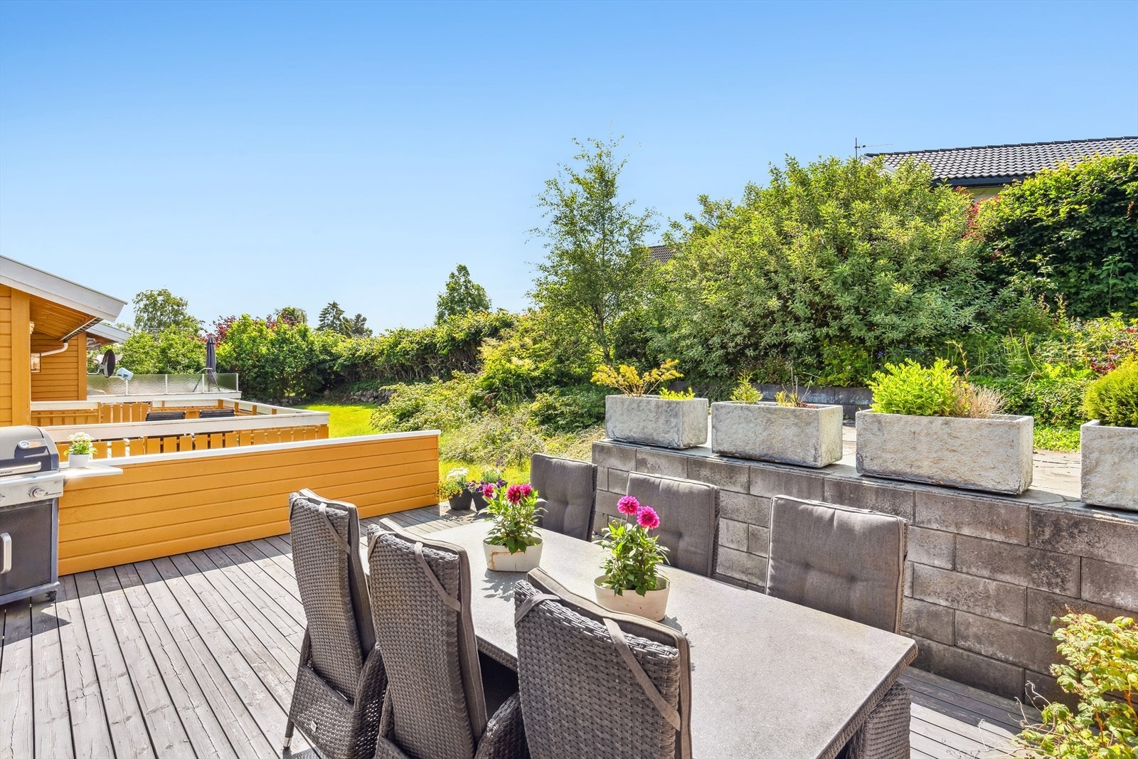 Skiferplassen bidrar også til at du får enda tidligere morgensol på denne siden. Galleribilde