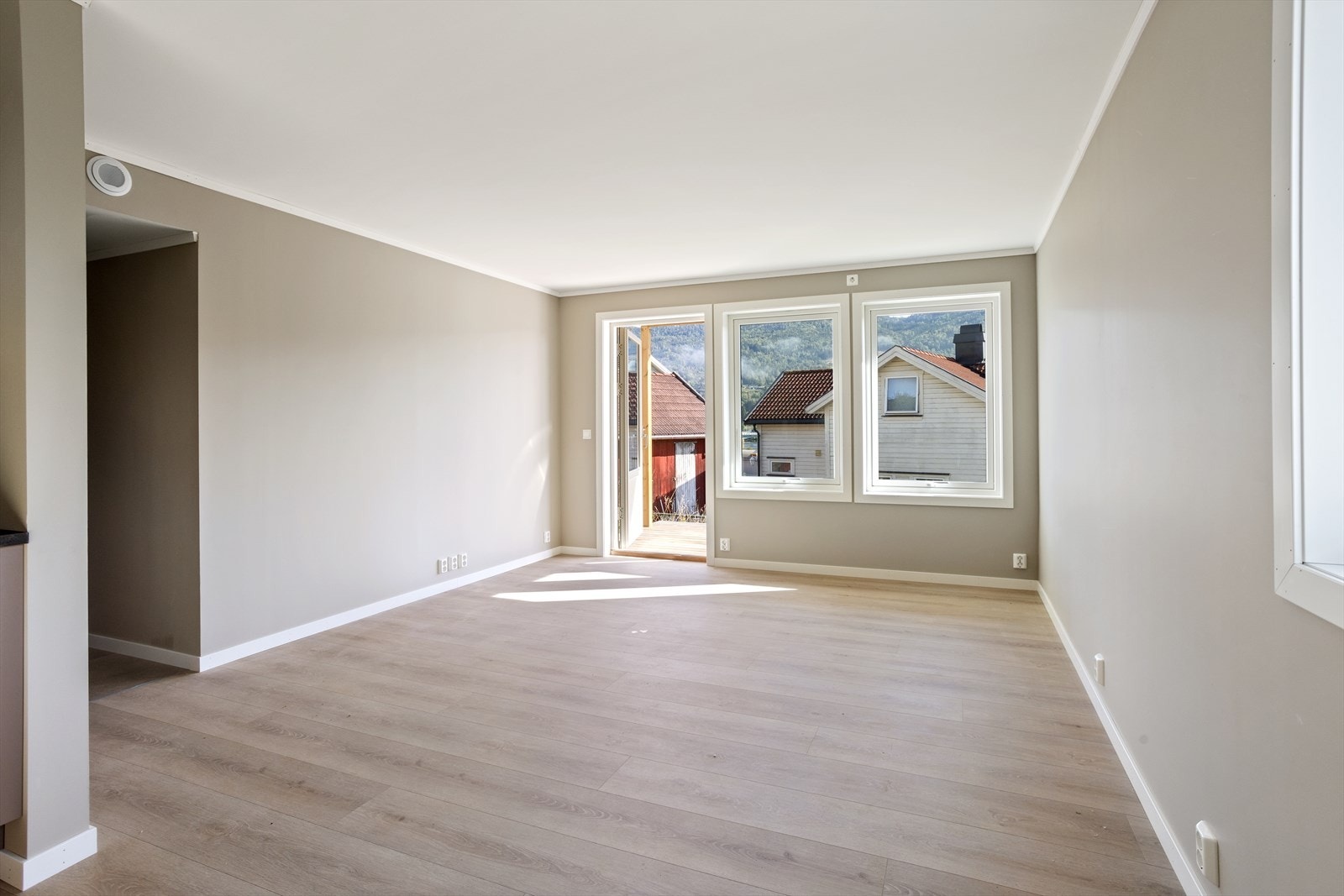 Splitter ny 3-roms selveierleilighet med solrik og meget sentral beliggenhet. (Bilde av naboleilighet med speilvendt planløsning) Galleribilde