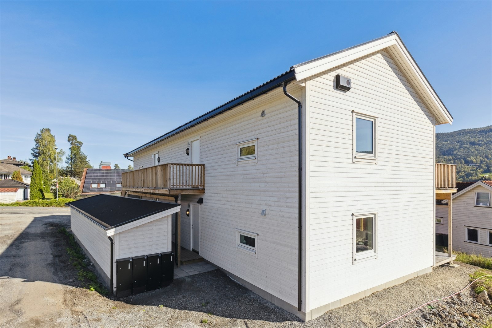 Leiligheten har fast parkeringsplass. Galleribilde