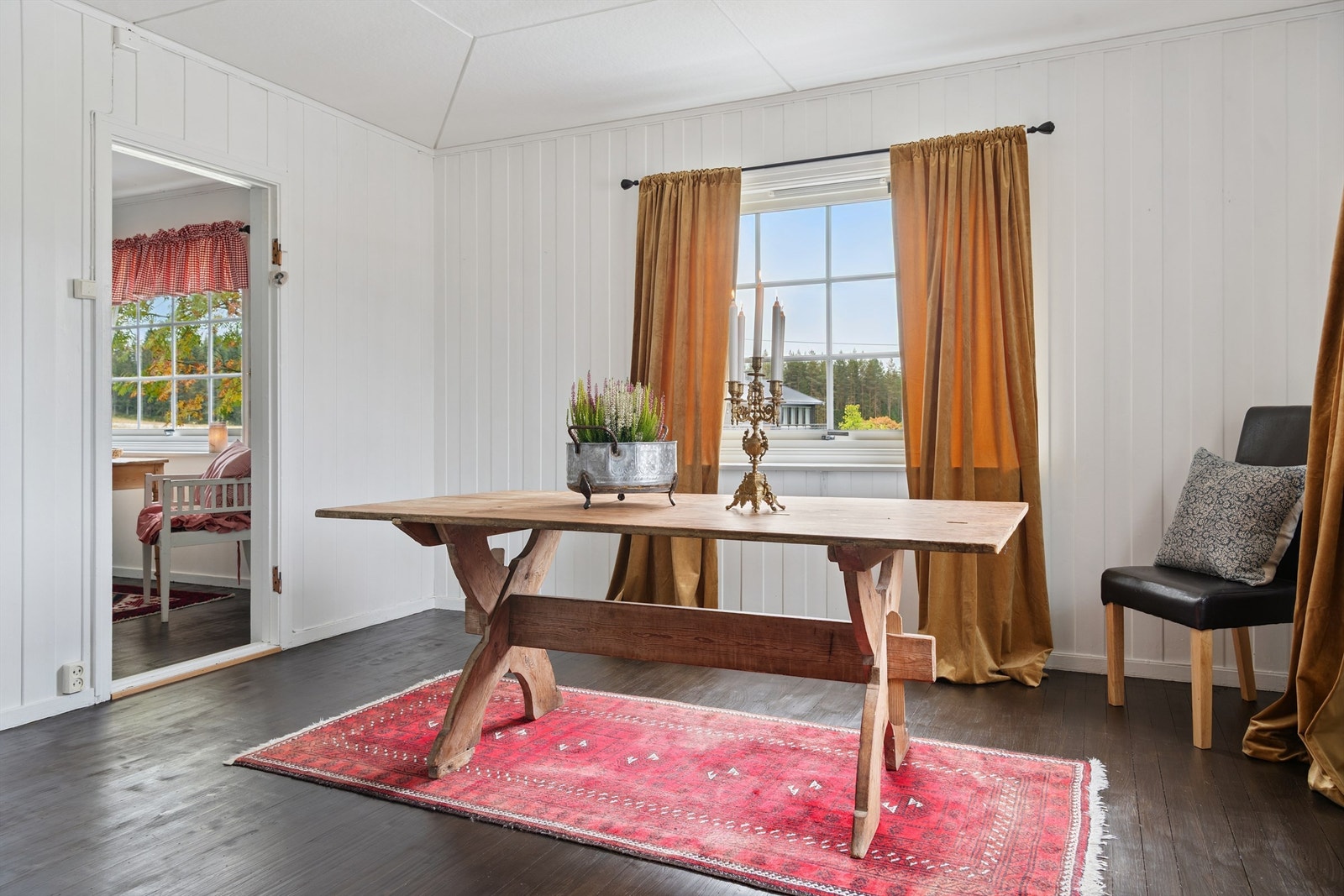 Rommet har malt vekselpanel og en effektiv luft-til-luft-varmepumpe. Galleribilde