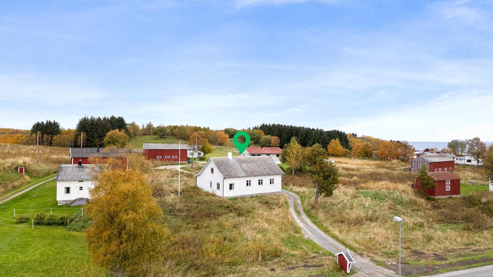 Området preges av landlig idyll og kort vei til naturen - perfekt for friluftsliv og rolig tilværelse. Galleribilde