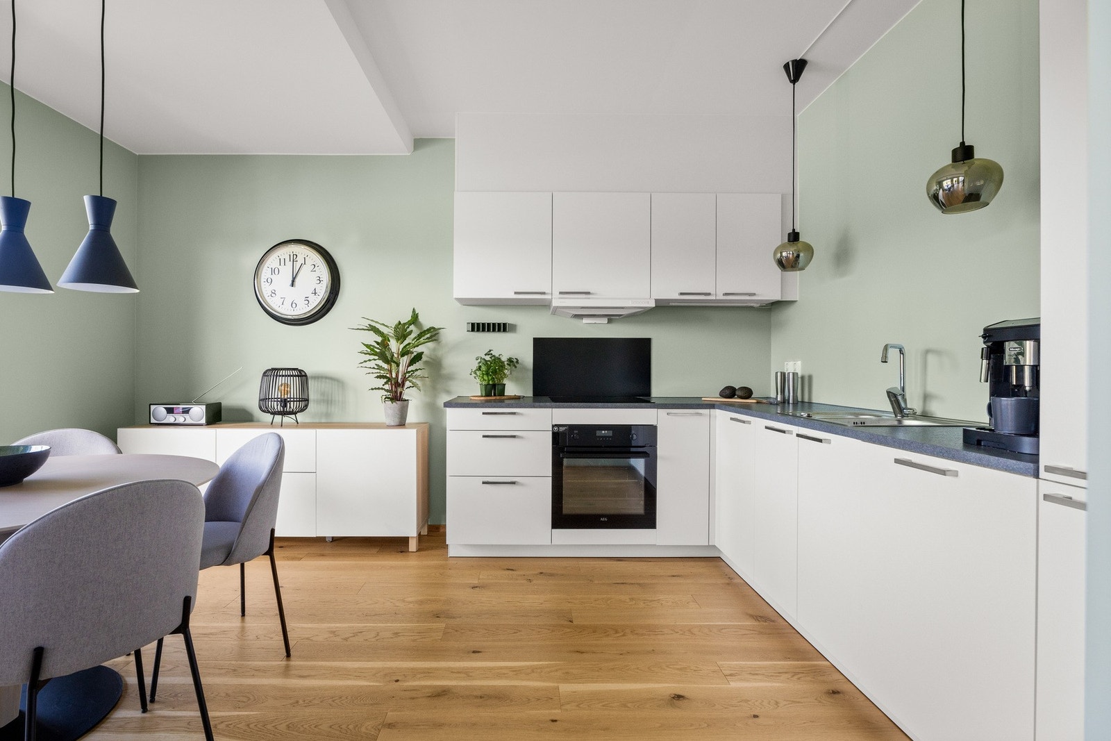 Leiligheten har et flott, en stavs parkettgulv. Galleribilde