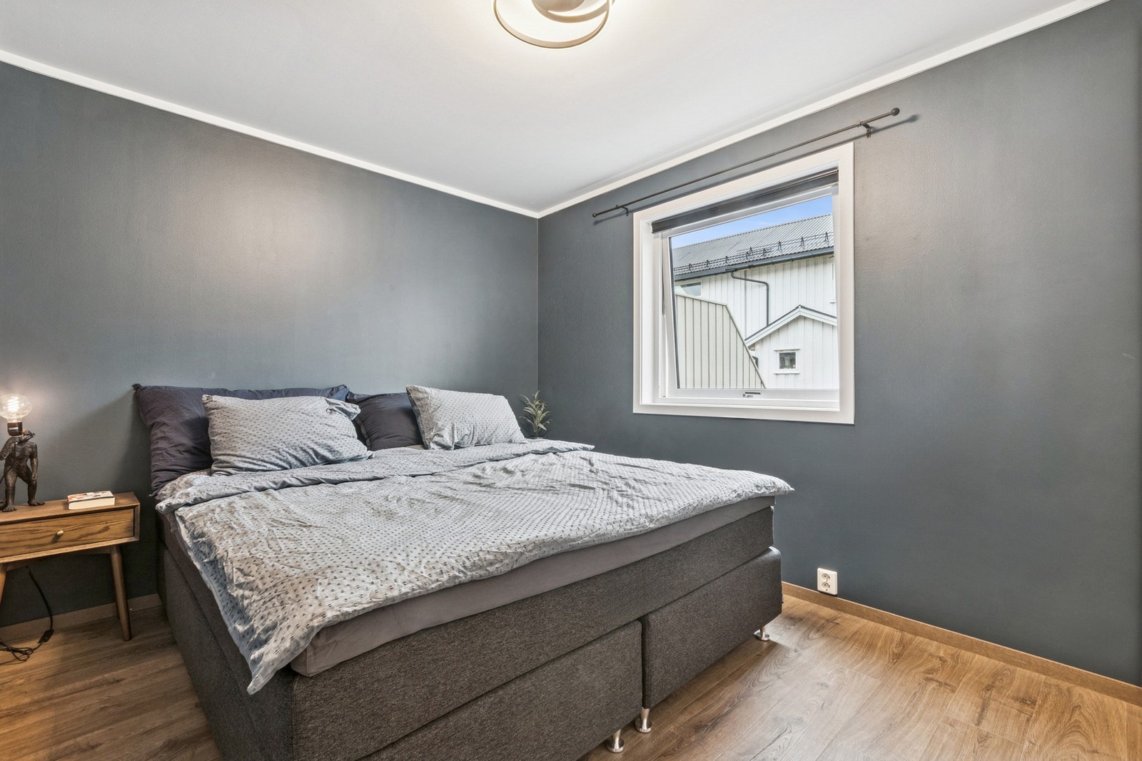 Hovedsoverommet er av god størrelse og har plass til garderobeskap. Galleribilde